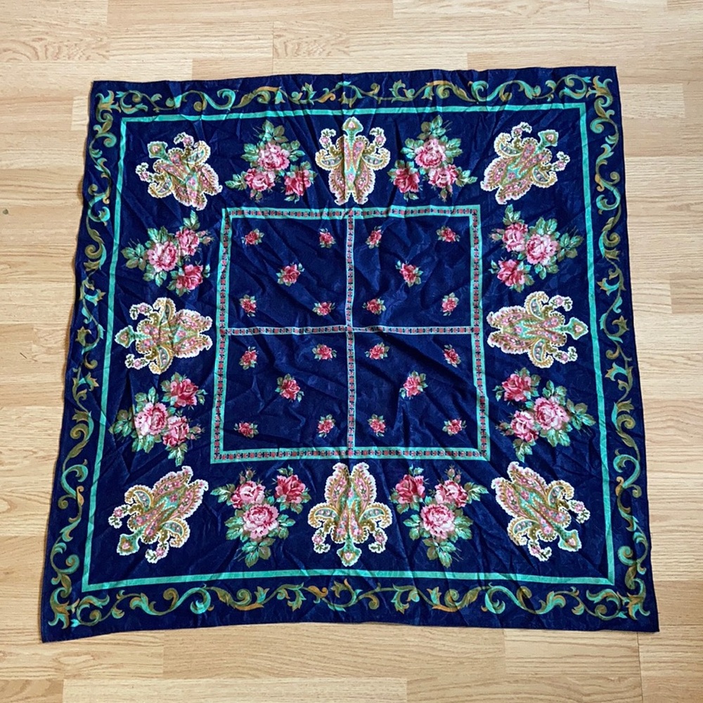 Vintage Ladies Floral Scarf/ Wrap/ Table Cloth